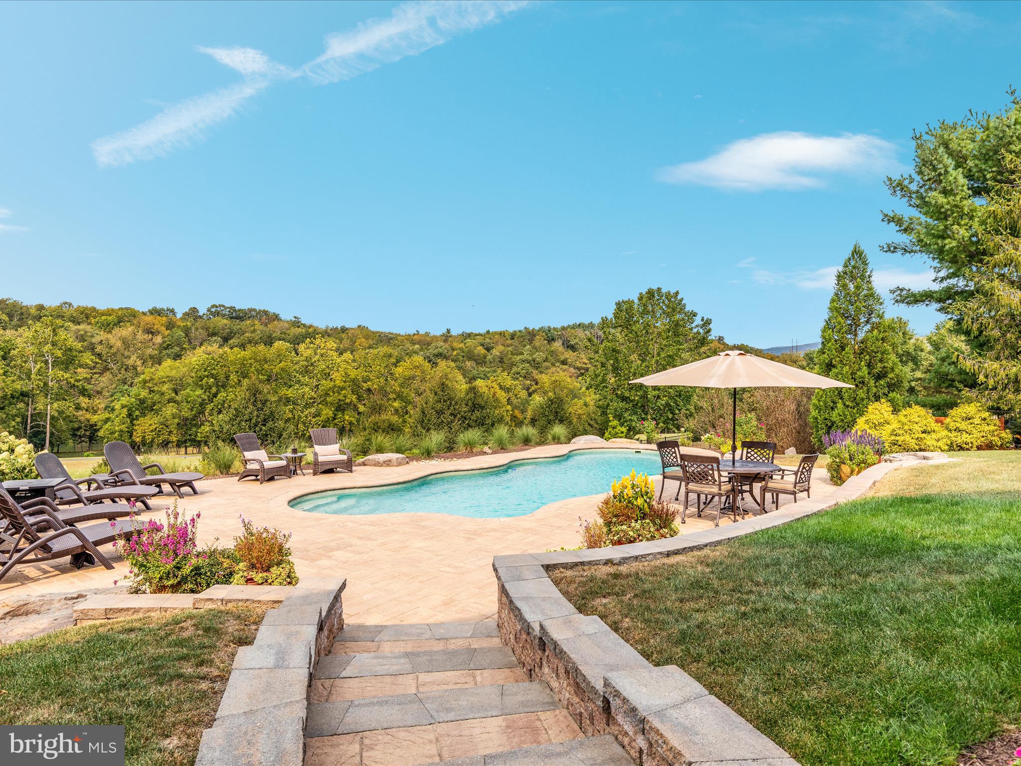 398 CLIFFSIDE DRIVE