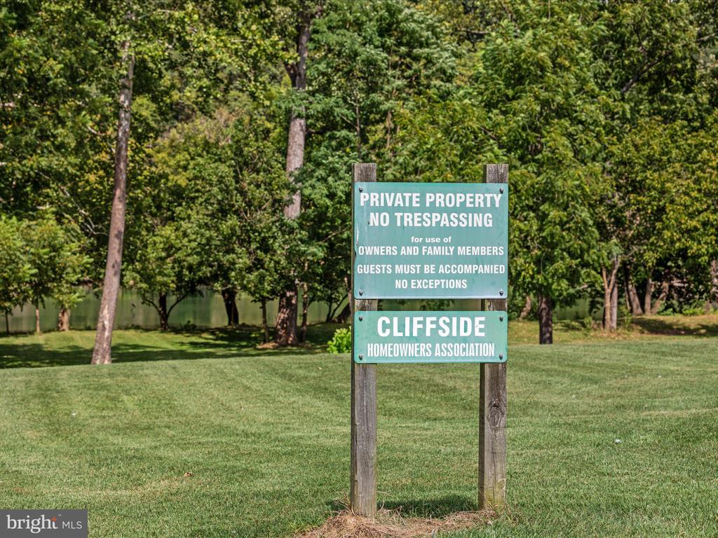 398 CLIFFSIDE DRIVE