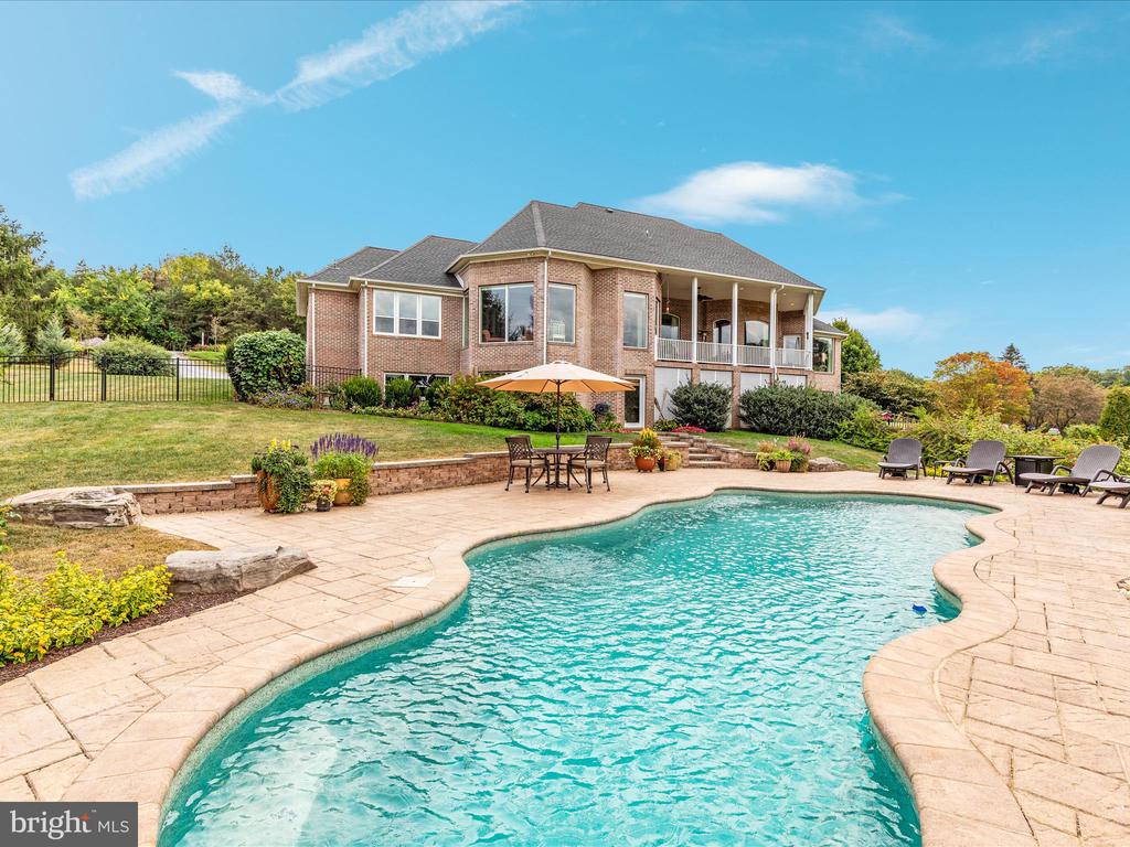 398 CLIFFSIDE DRIVE
