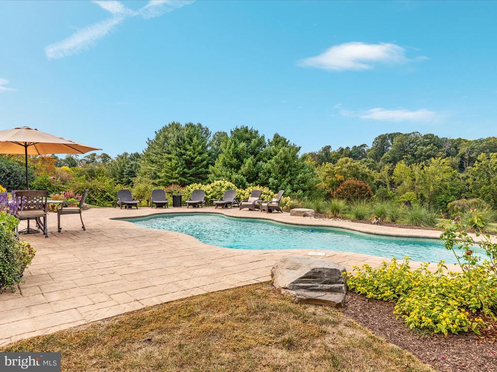 398 CLIFFSIDE DRIVE