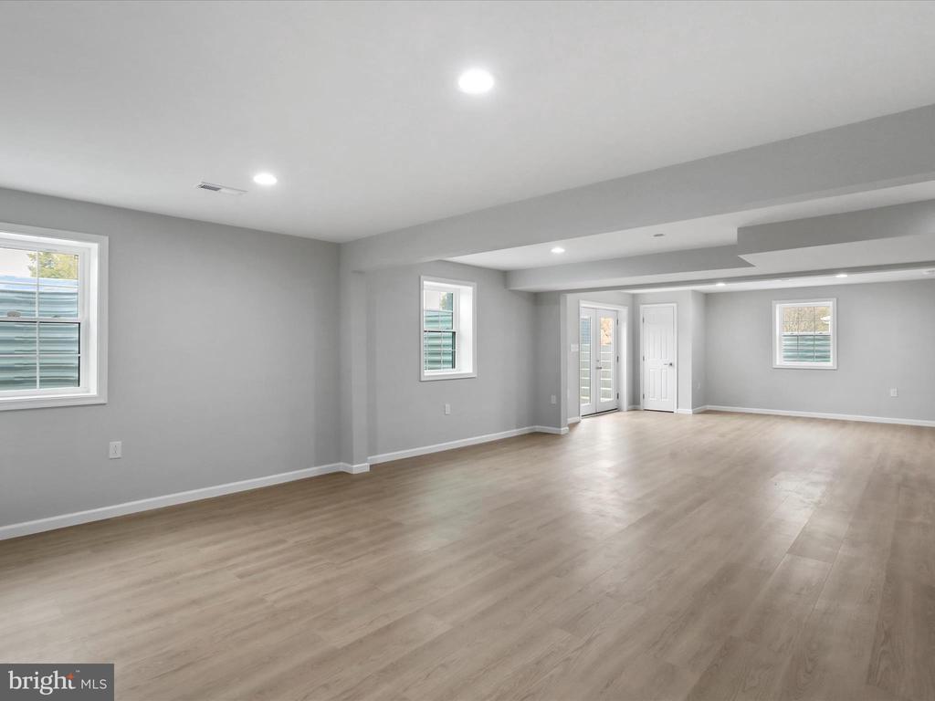 602 W SPRING STREET