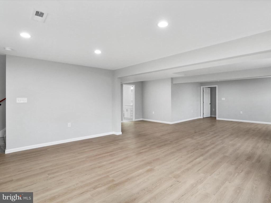 602 W SPRING STREET