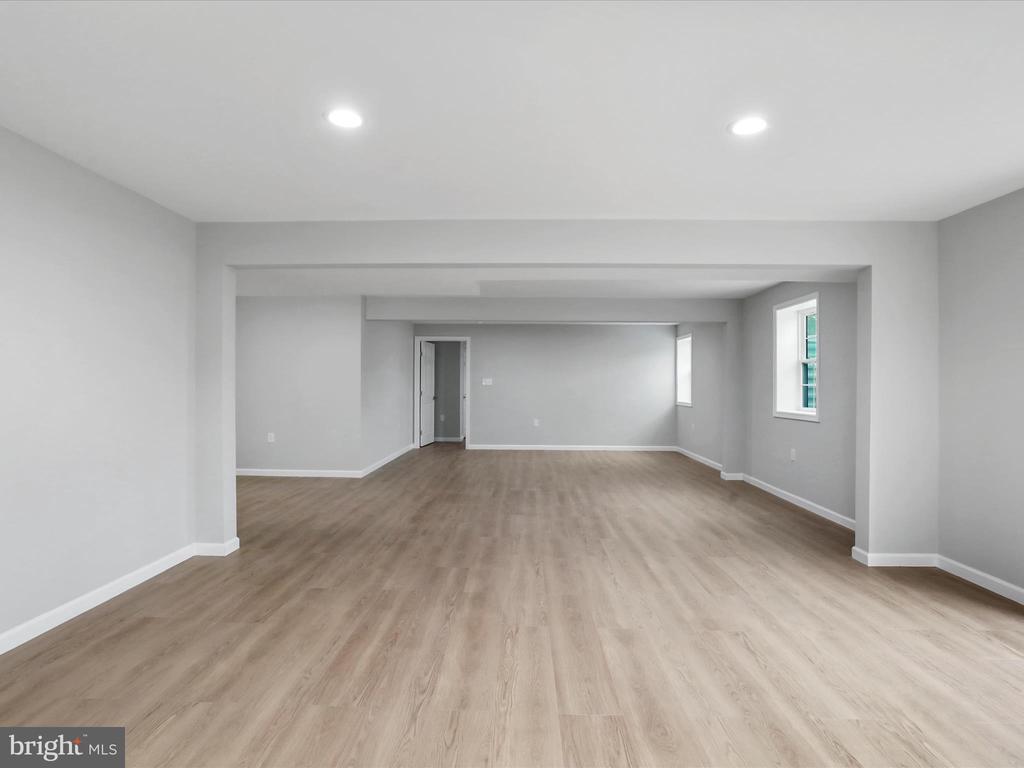 602 W SPRING STREET