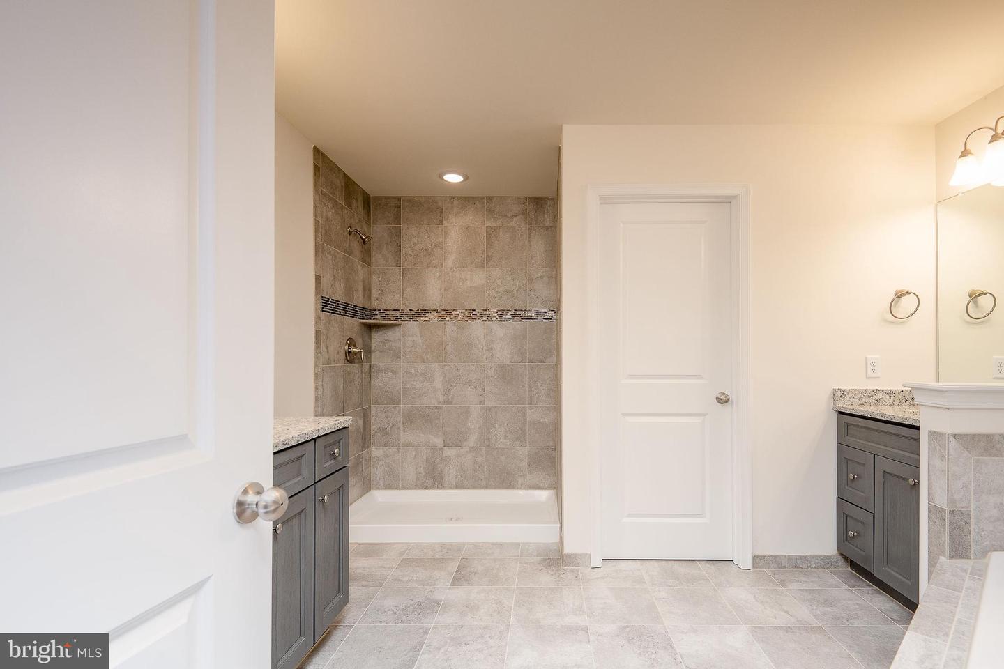 9105 Royal COURT