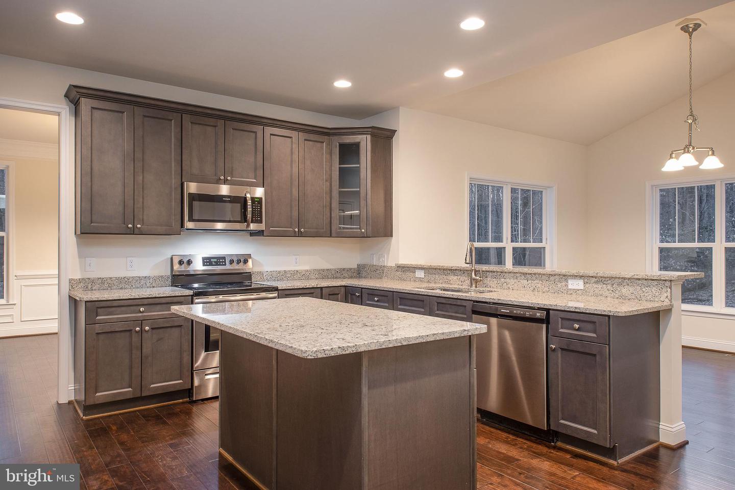 9105 Royal COURT