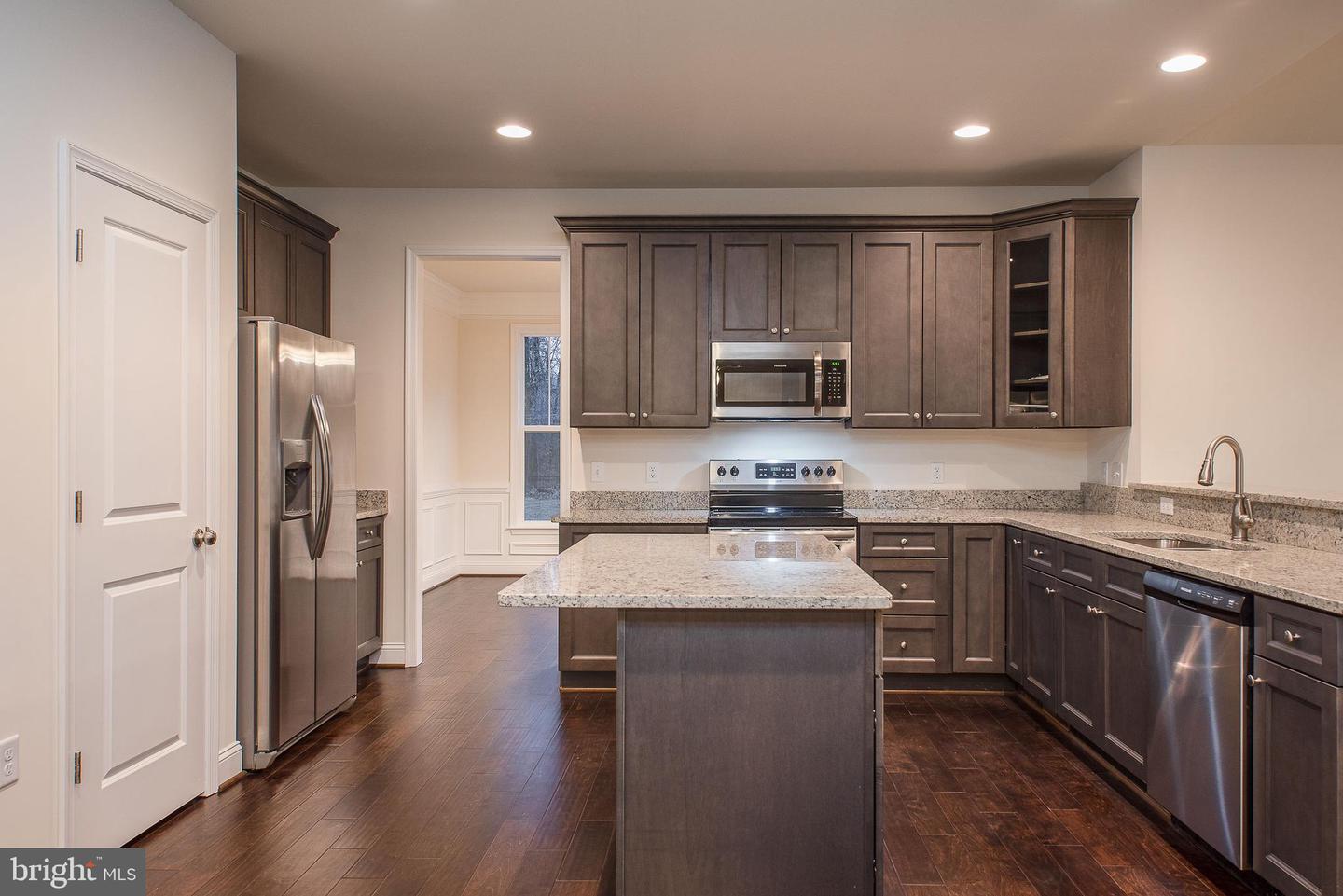 9105 Royal COURT