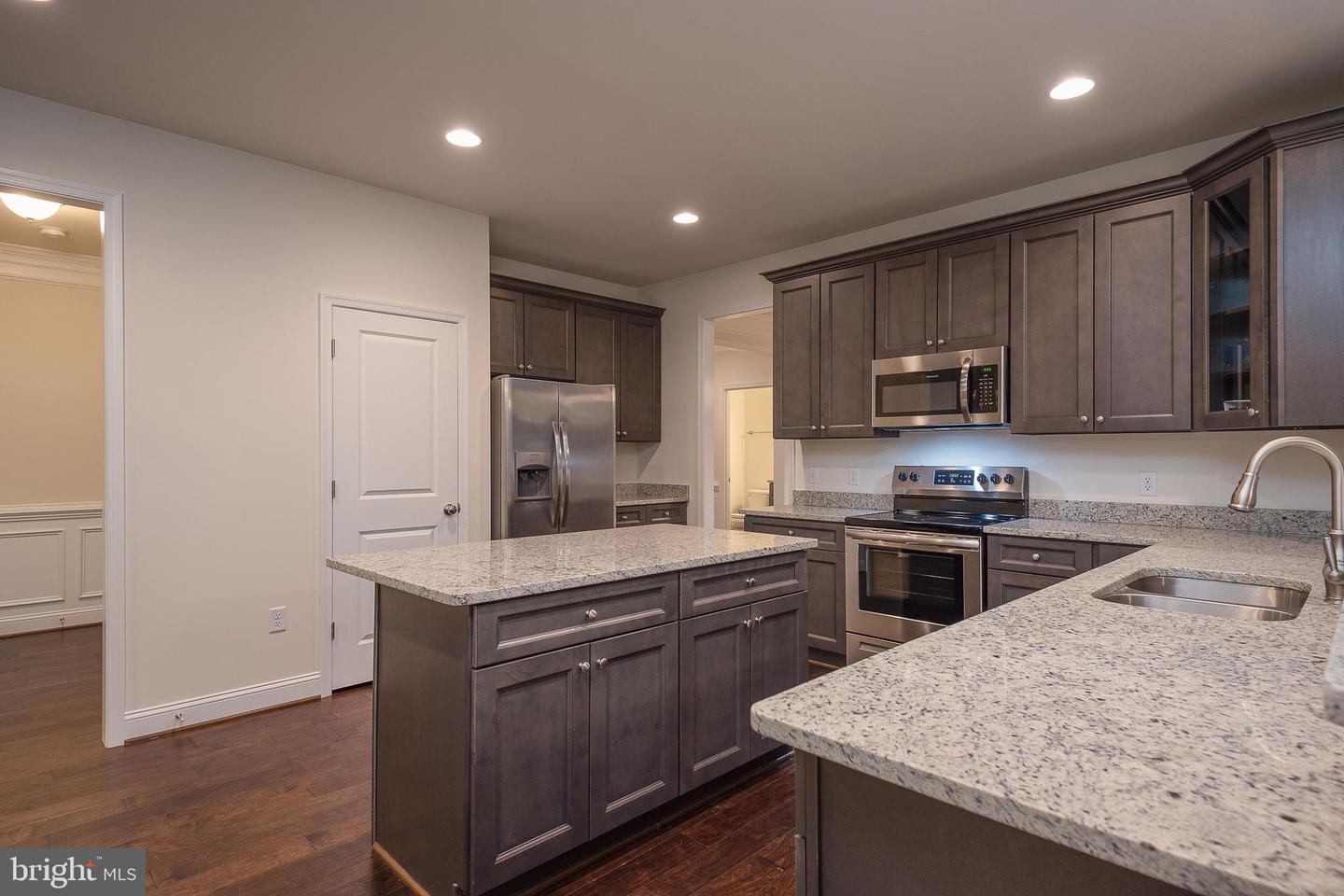 9105 Royal COURT