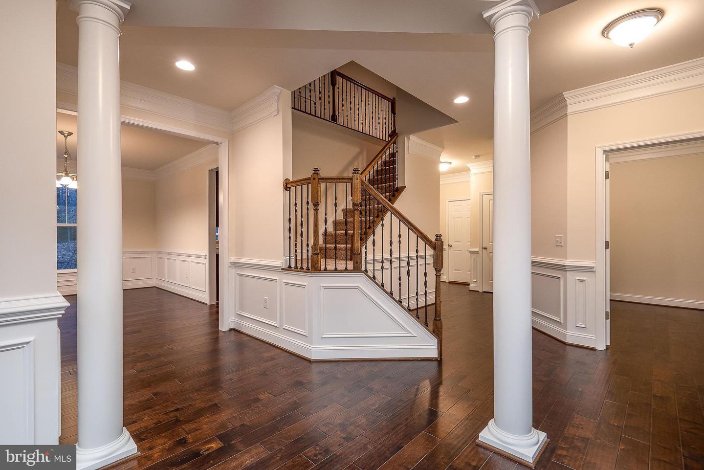 9105 Royal COURT