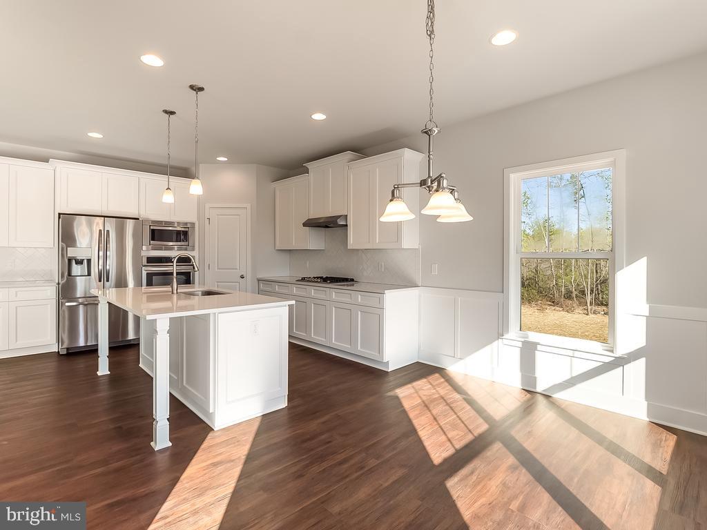 8902 Avon DRIVE