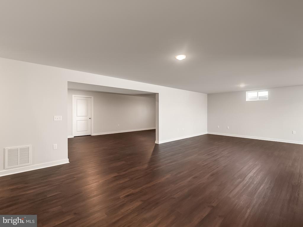 8902 Avon DRIVE