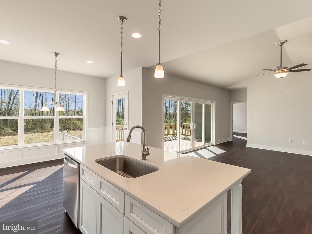 8902 Avon DRIVE