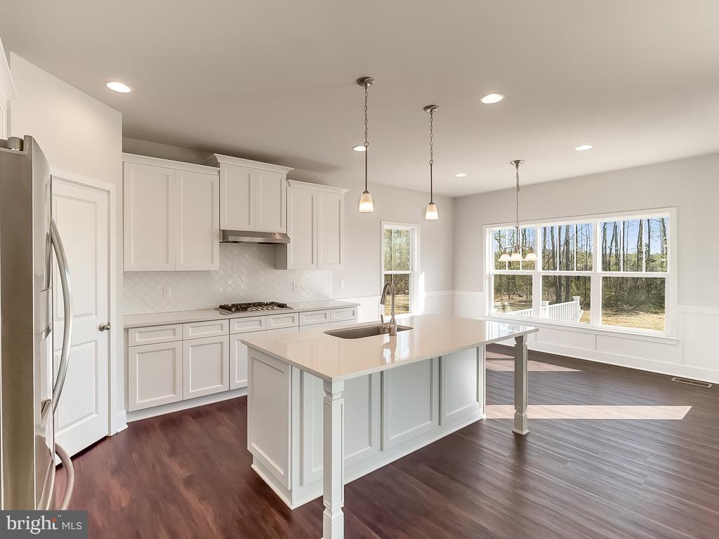8902 Avon DRIVE