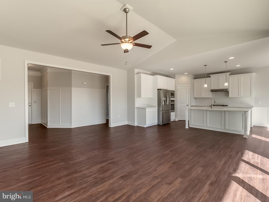 8902 Avon DRIVE