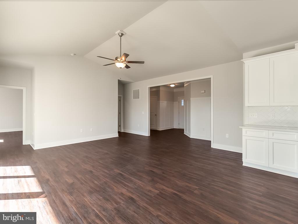 8902 Avon DRIVE