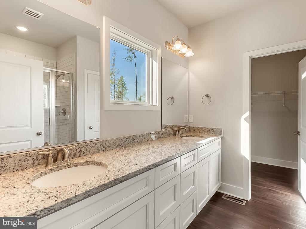 8902 Avon DRIVE