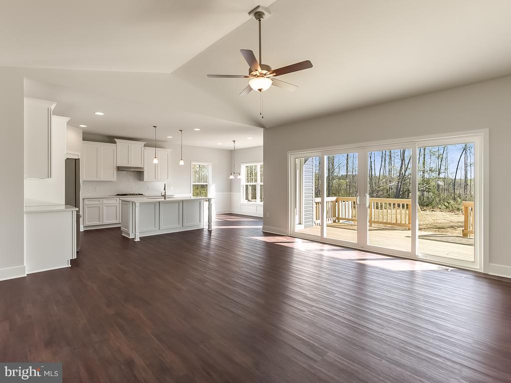 8902 Avon DRIVE