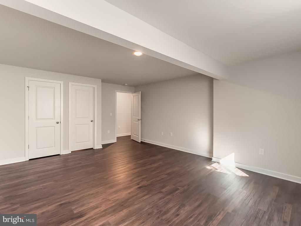 8902 Avon DRIVE