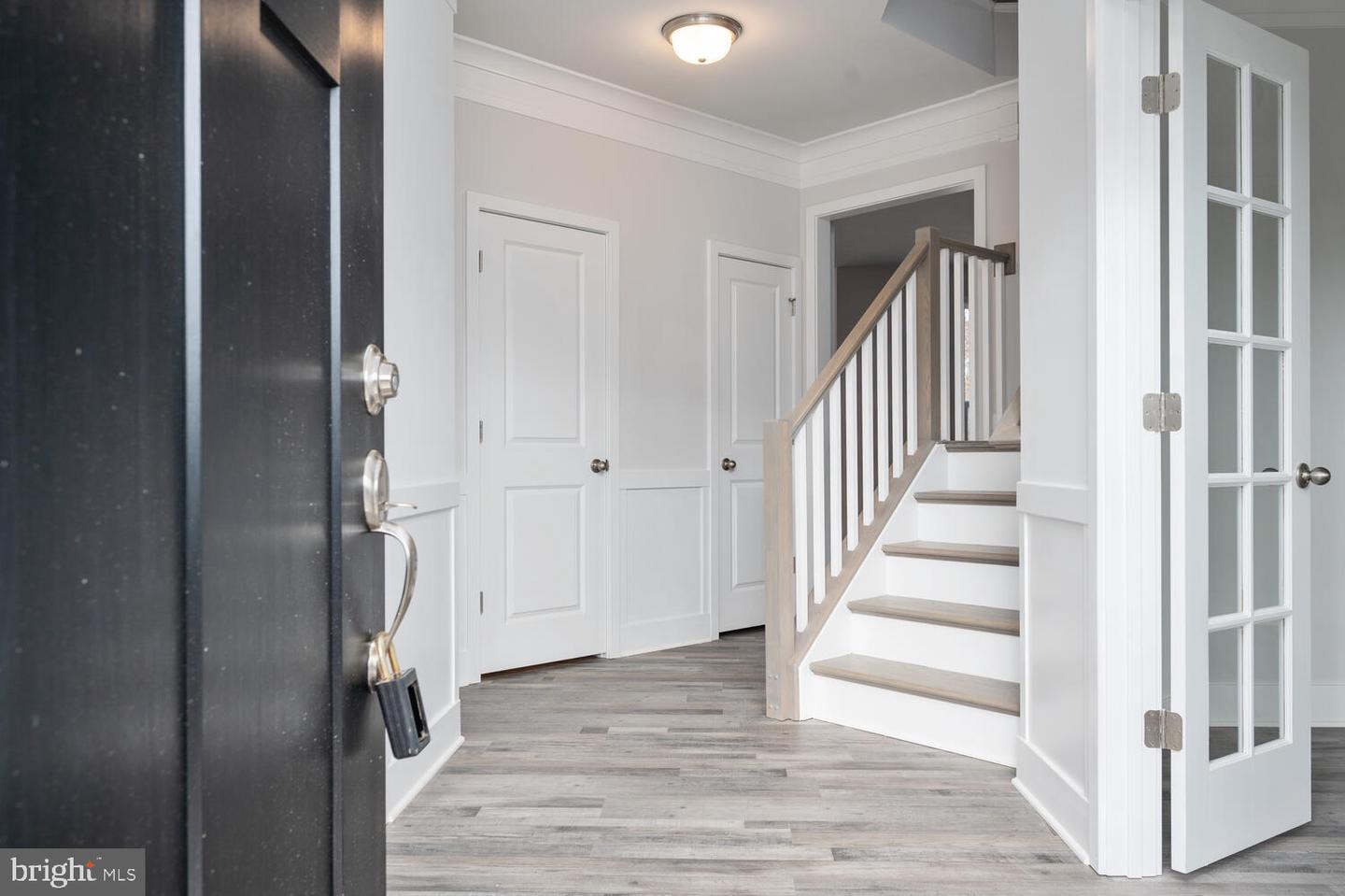 9101 Royal COURT