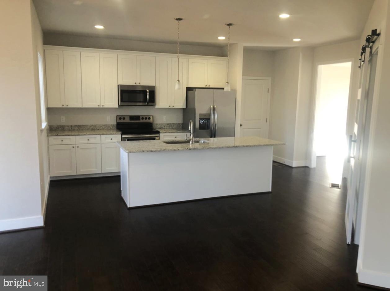 9101 Royal COURT