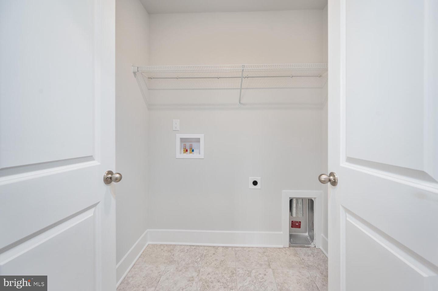9101 Royal COURT
