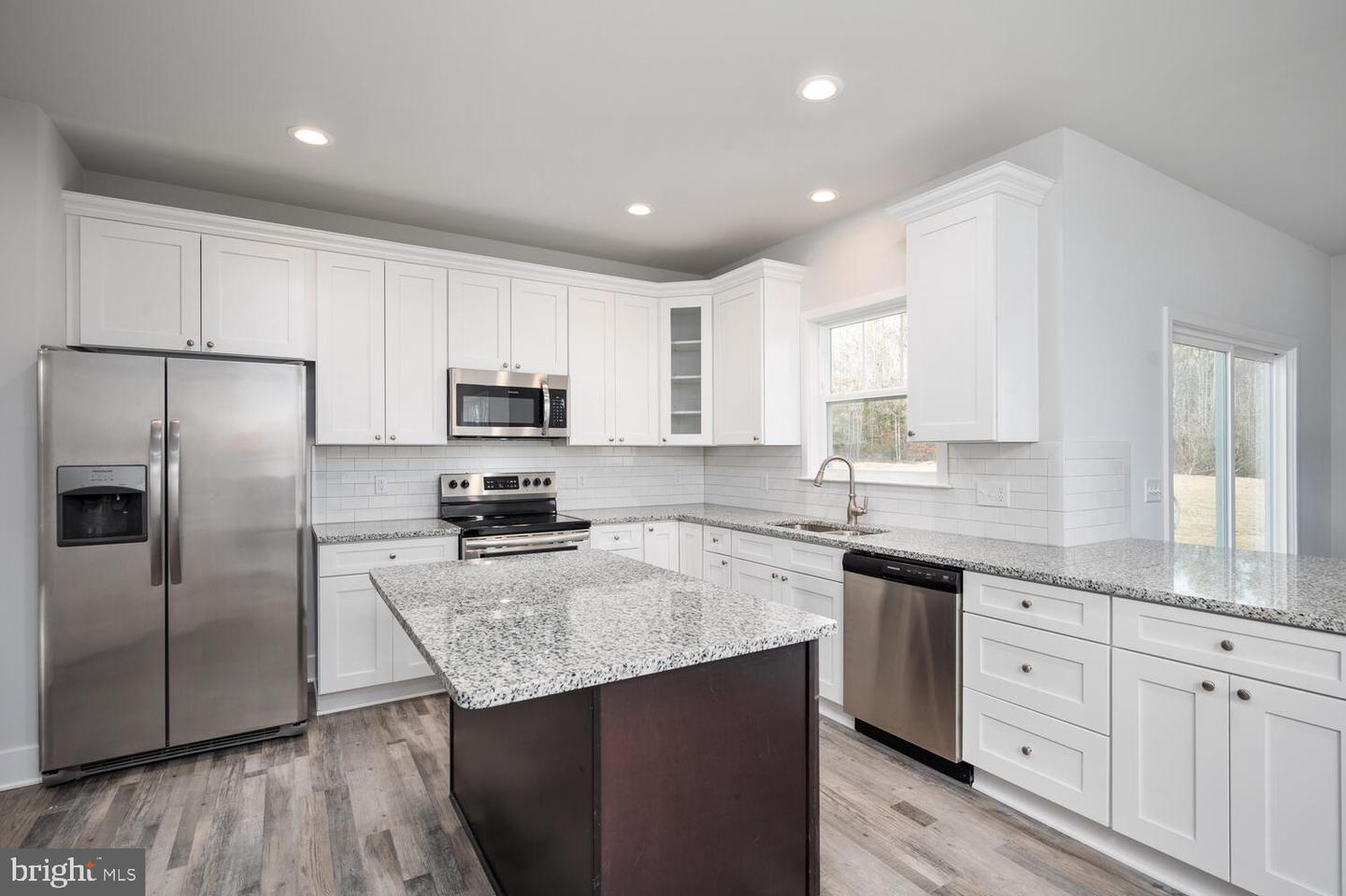 9101 Royal COURT