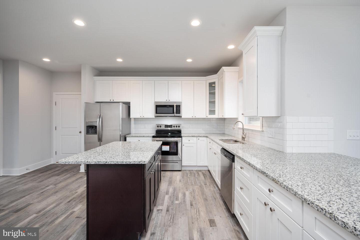 9101 Royal COURT