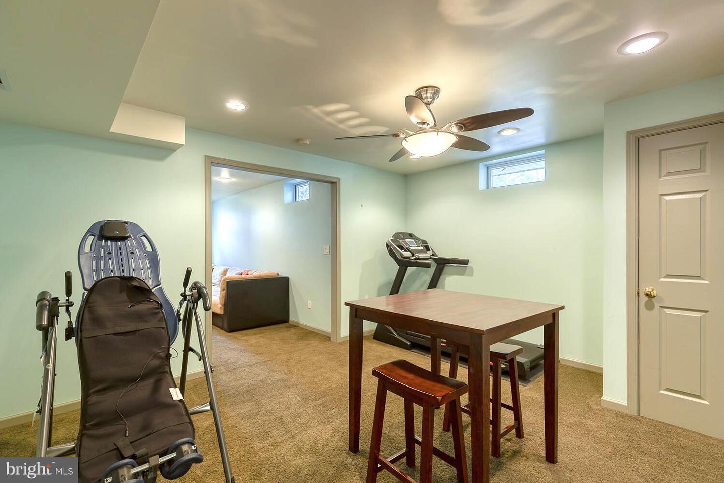 11206 Hollins COURT