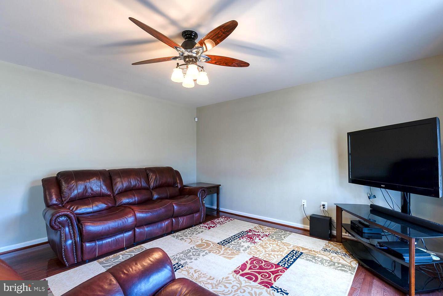 11206 Hollins COURT