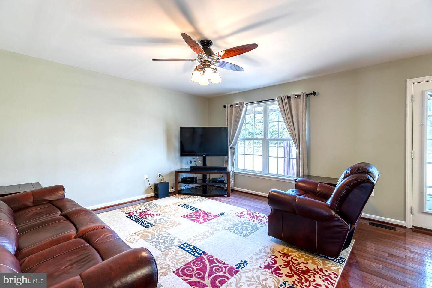 11206 Hollins COURT