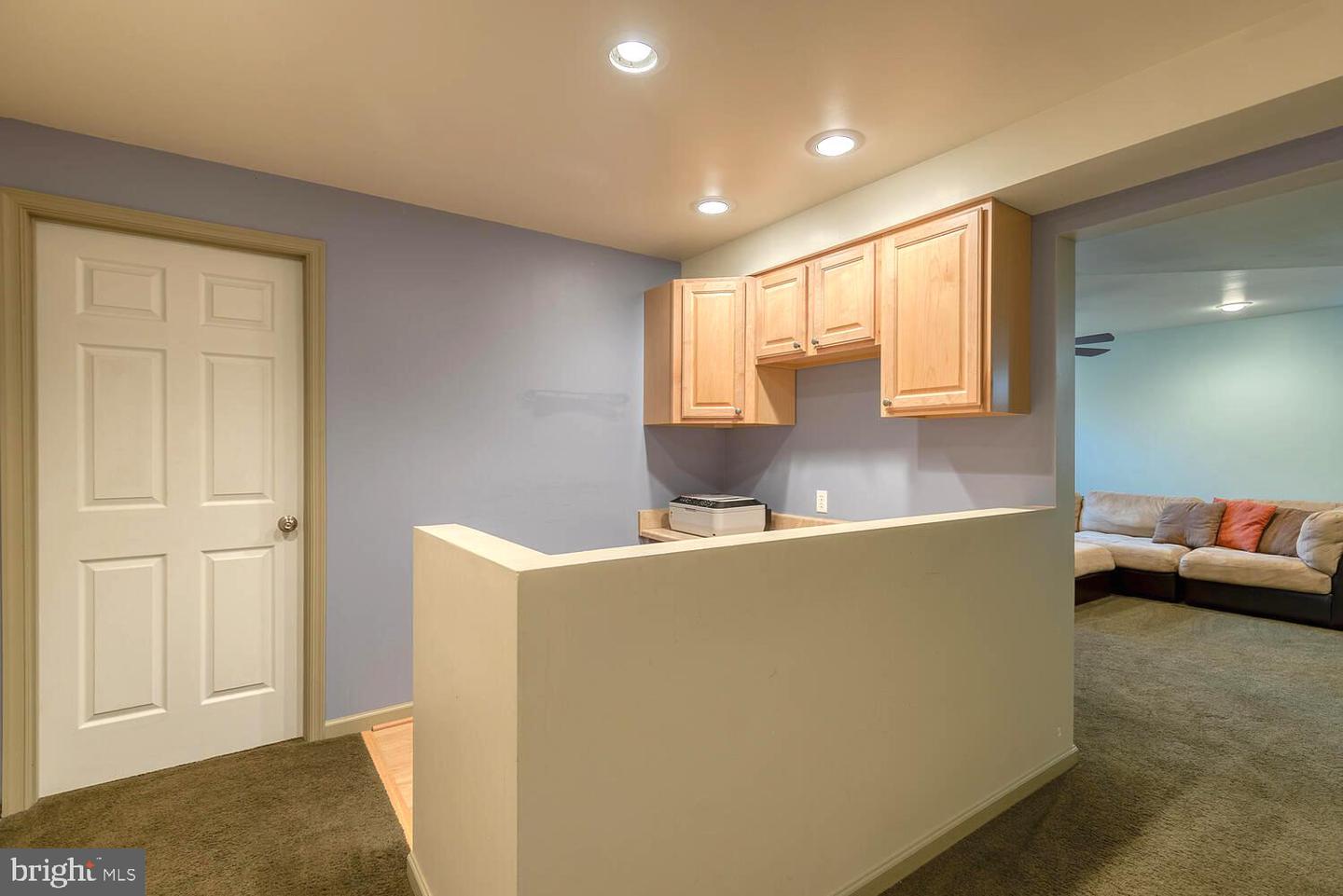 11206 Hollins COURT