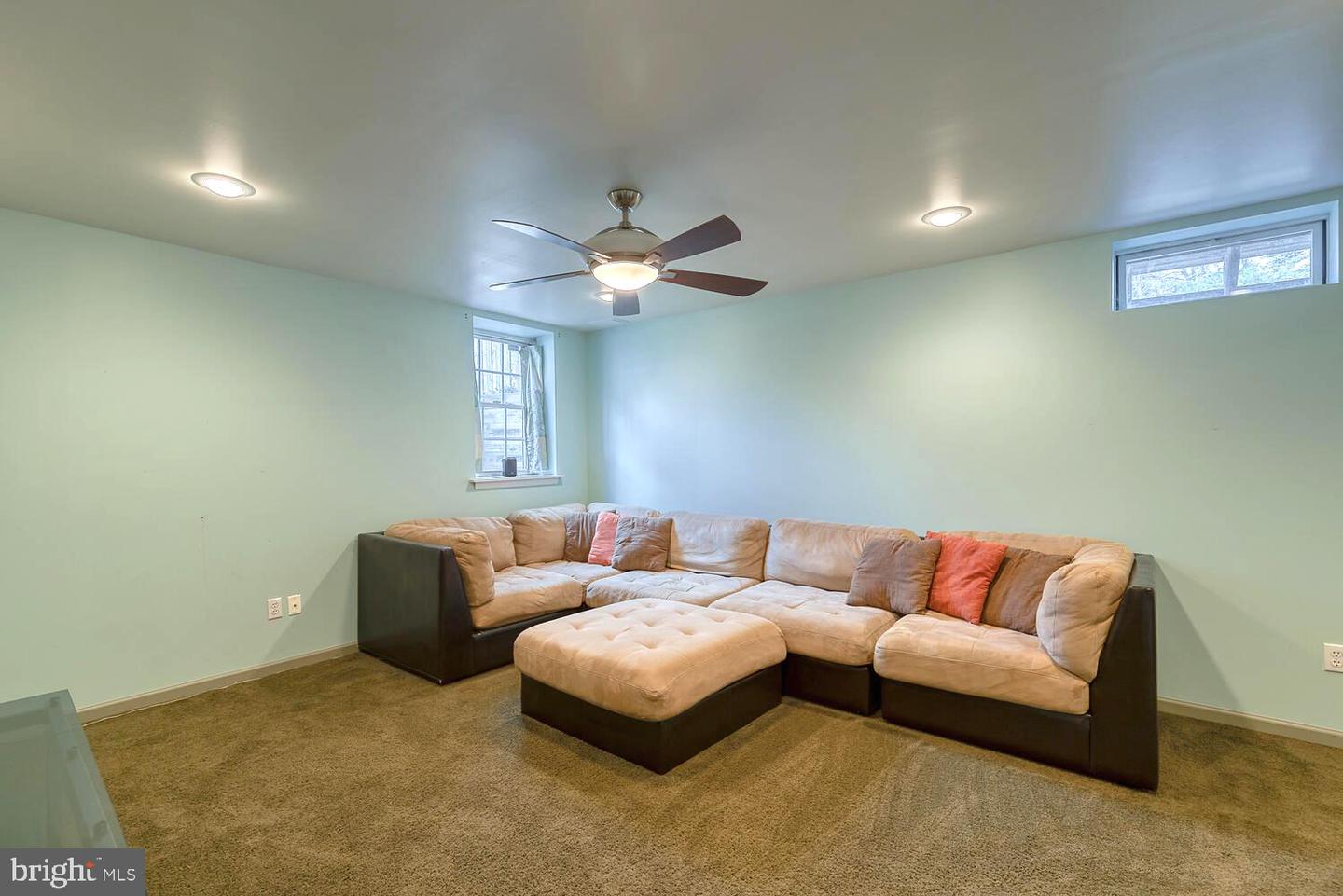 11206 Hollins COURT