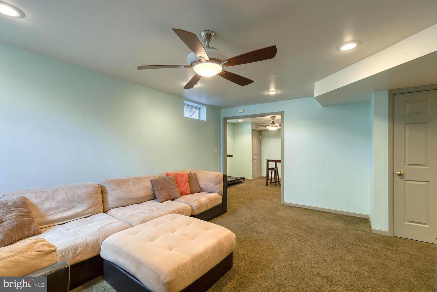 11206 Hollins COURT