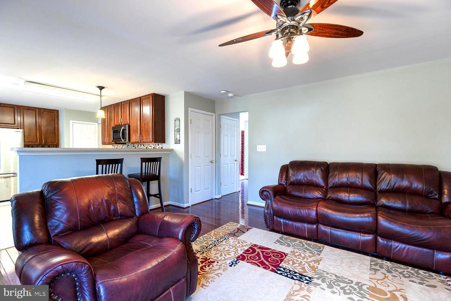 11206 Hollins COURT