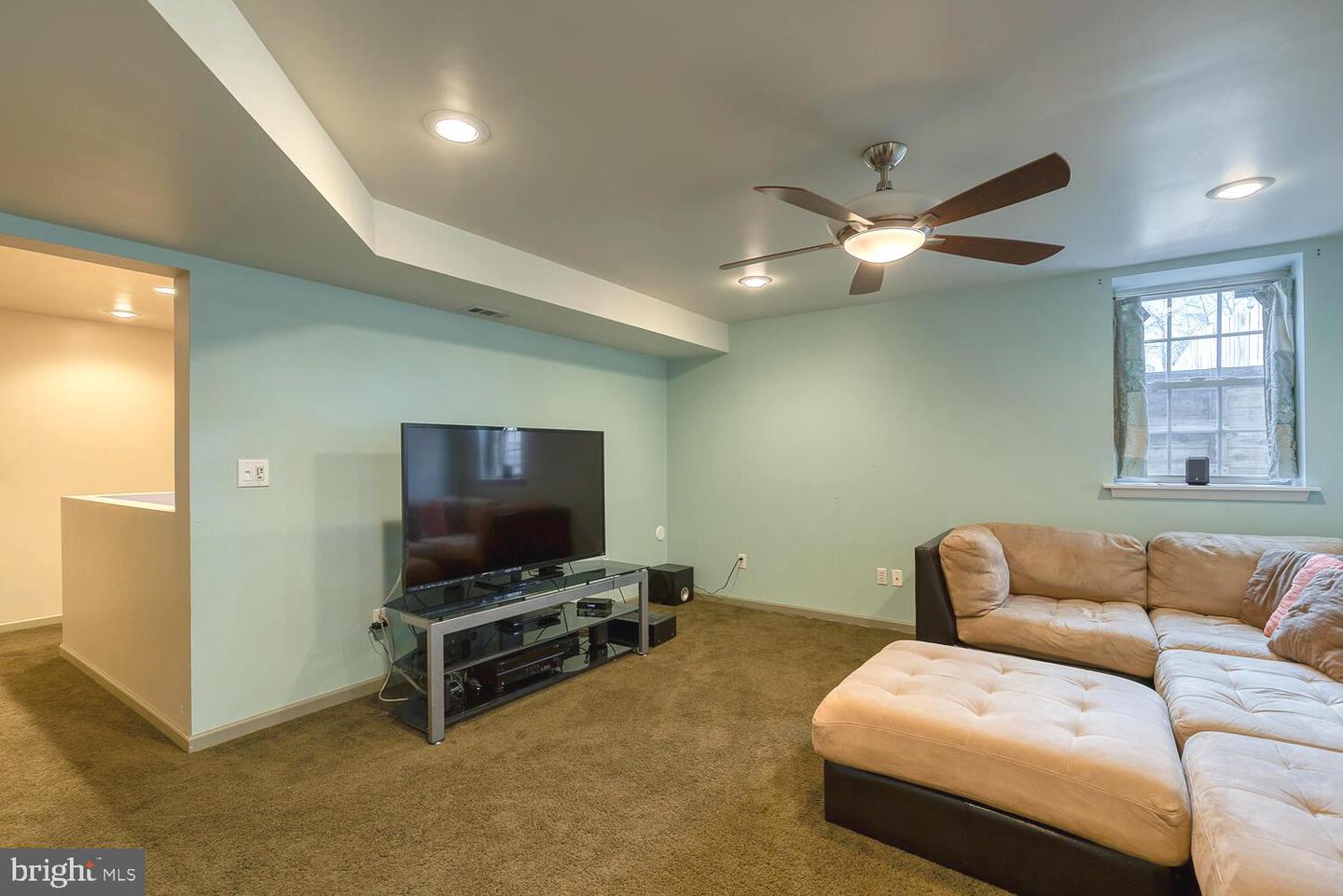 11206 Hollins COURT