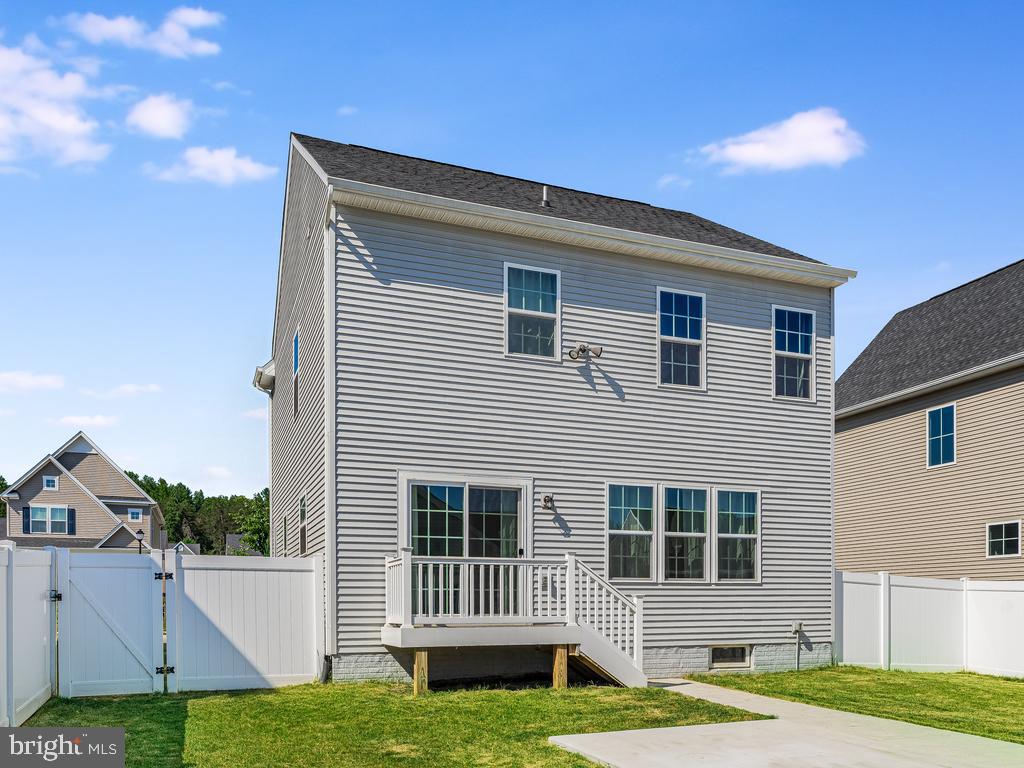 6613 Shelton LANE