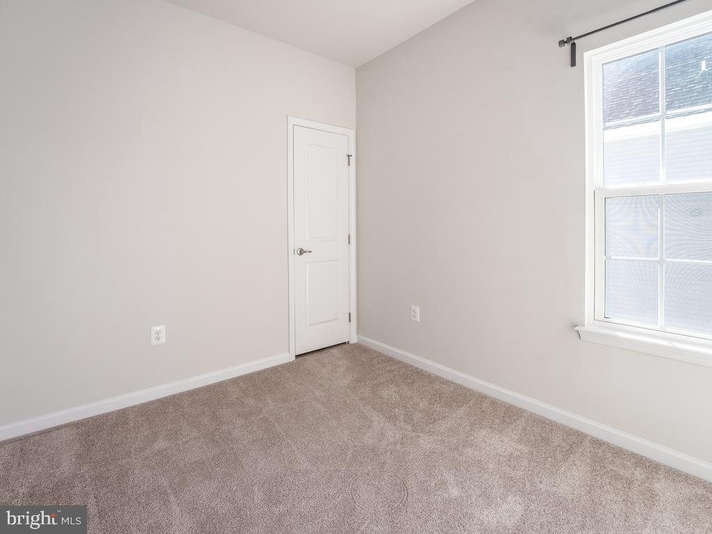 6613 Shelton LANE