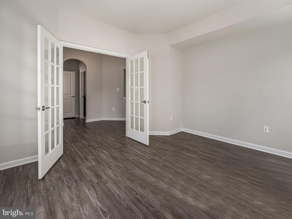 6613 Shelton LANE