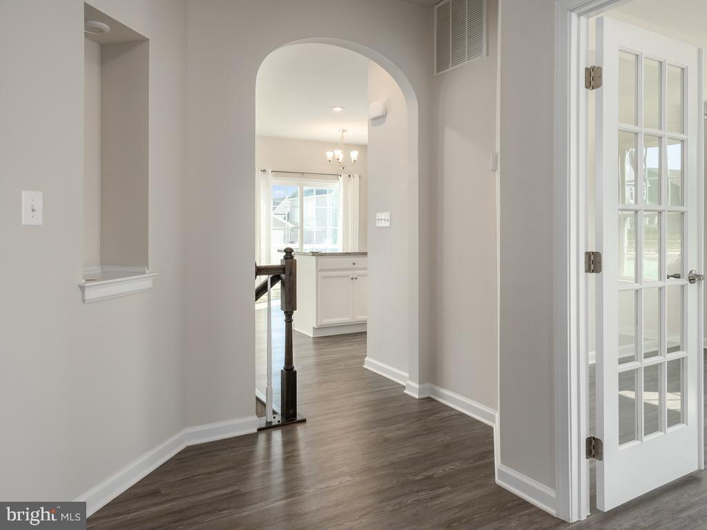 6613 Shelton LANE