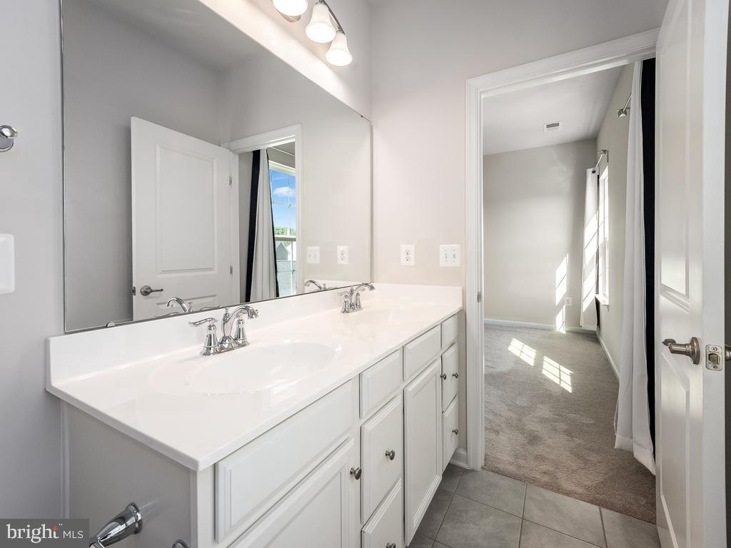 6613 Shelton LANE