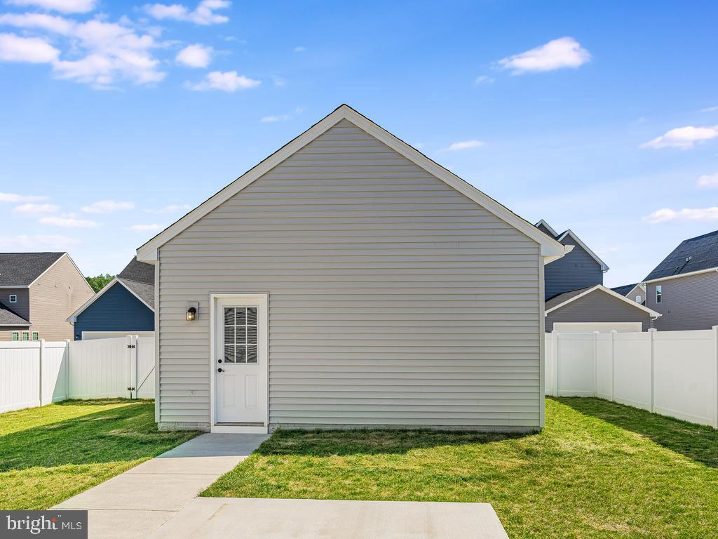 6613 Shelton LANE