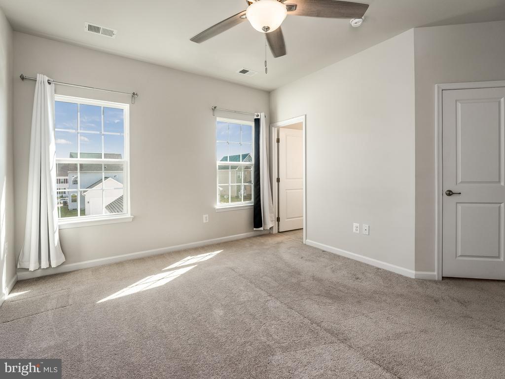 6613 Shelton LANE