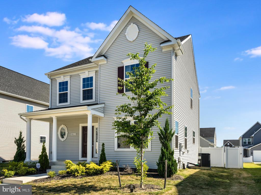 6613 Shelton LANE