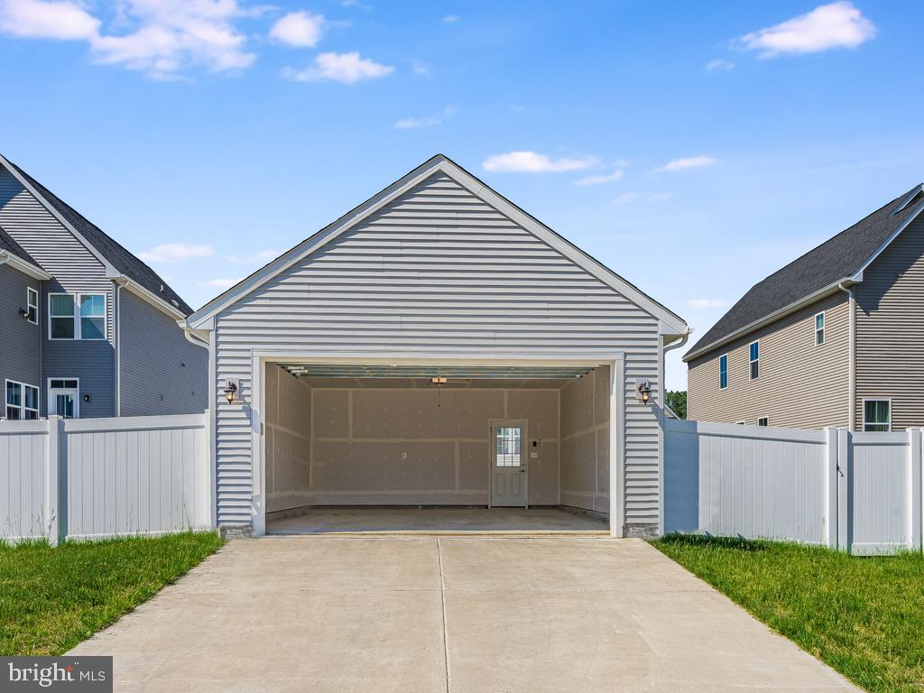 6613 Shelton LANE