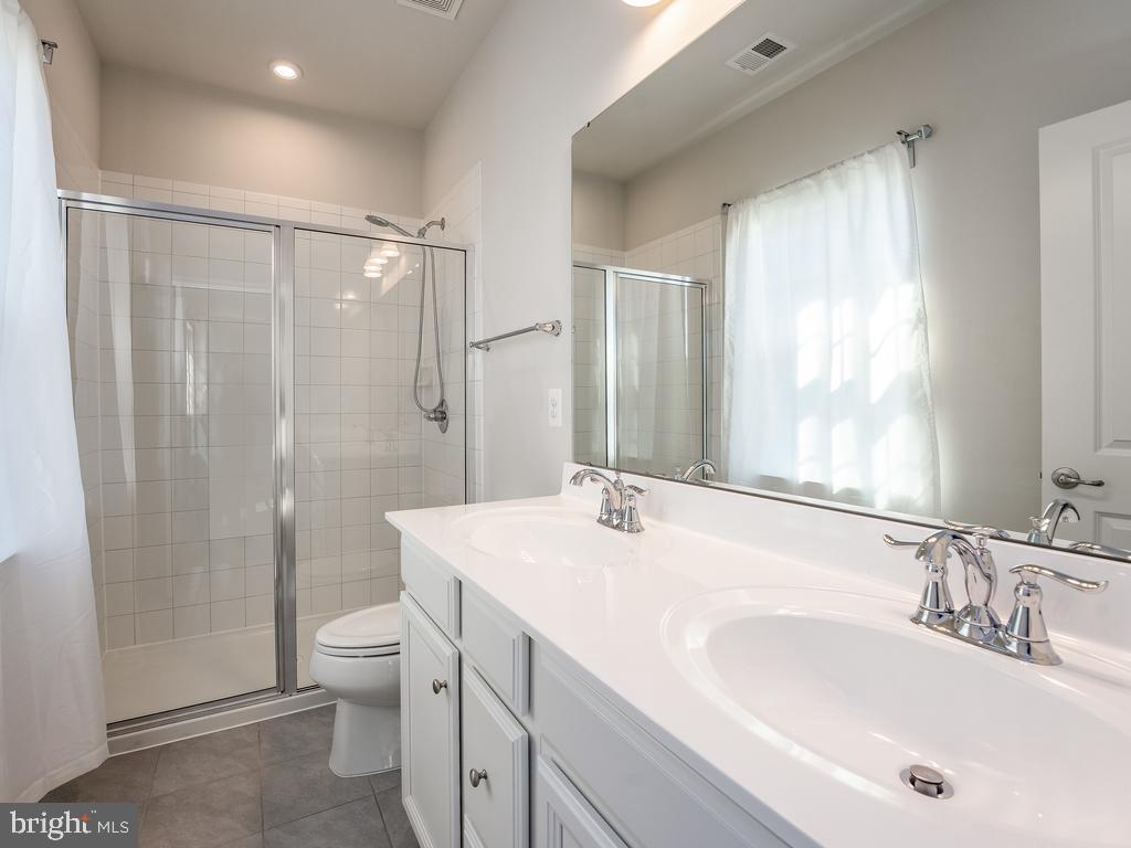 6613 Shelton LANE