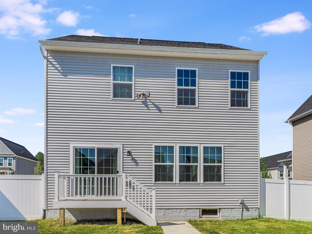 6613 Shelton LANE