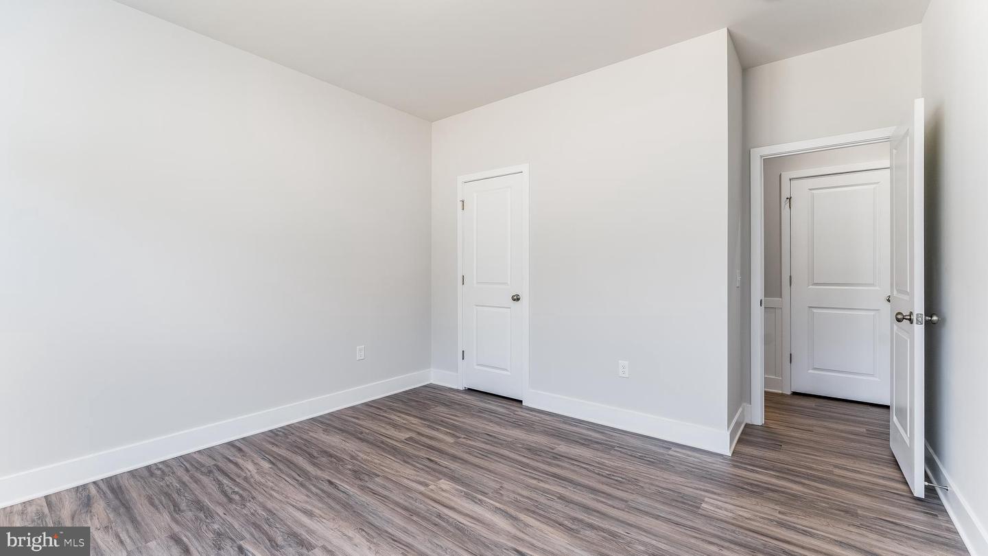 8938 Avon DRIVE