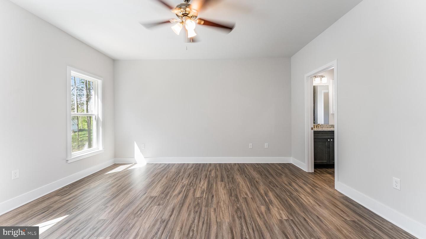 8938 Avon DRIVE