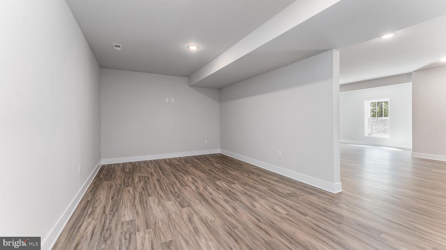 8938 Avon DRIVE