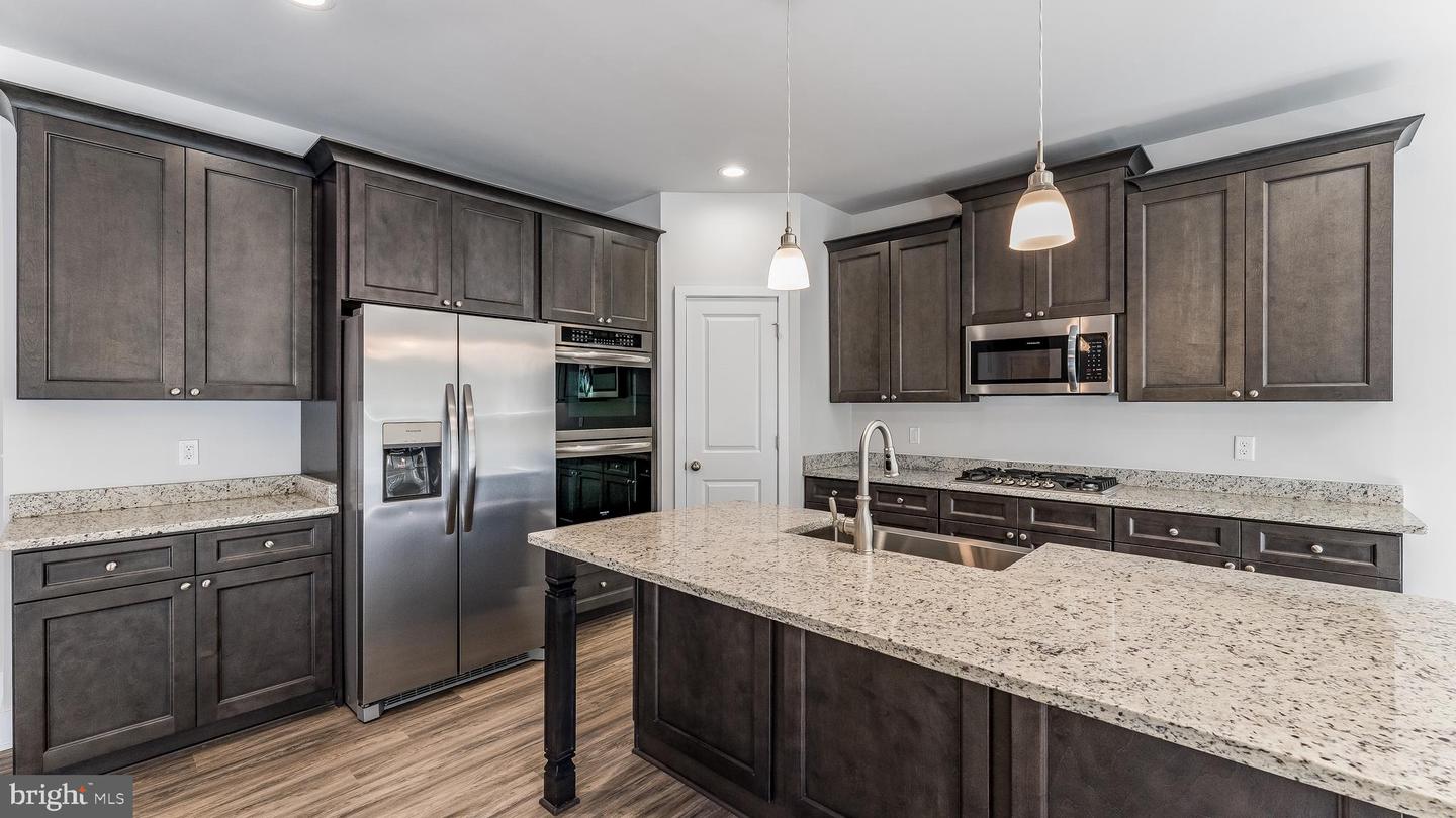 8938 Avon DRIVE