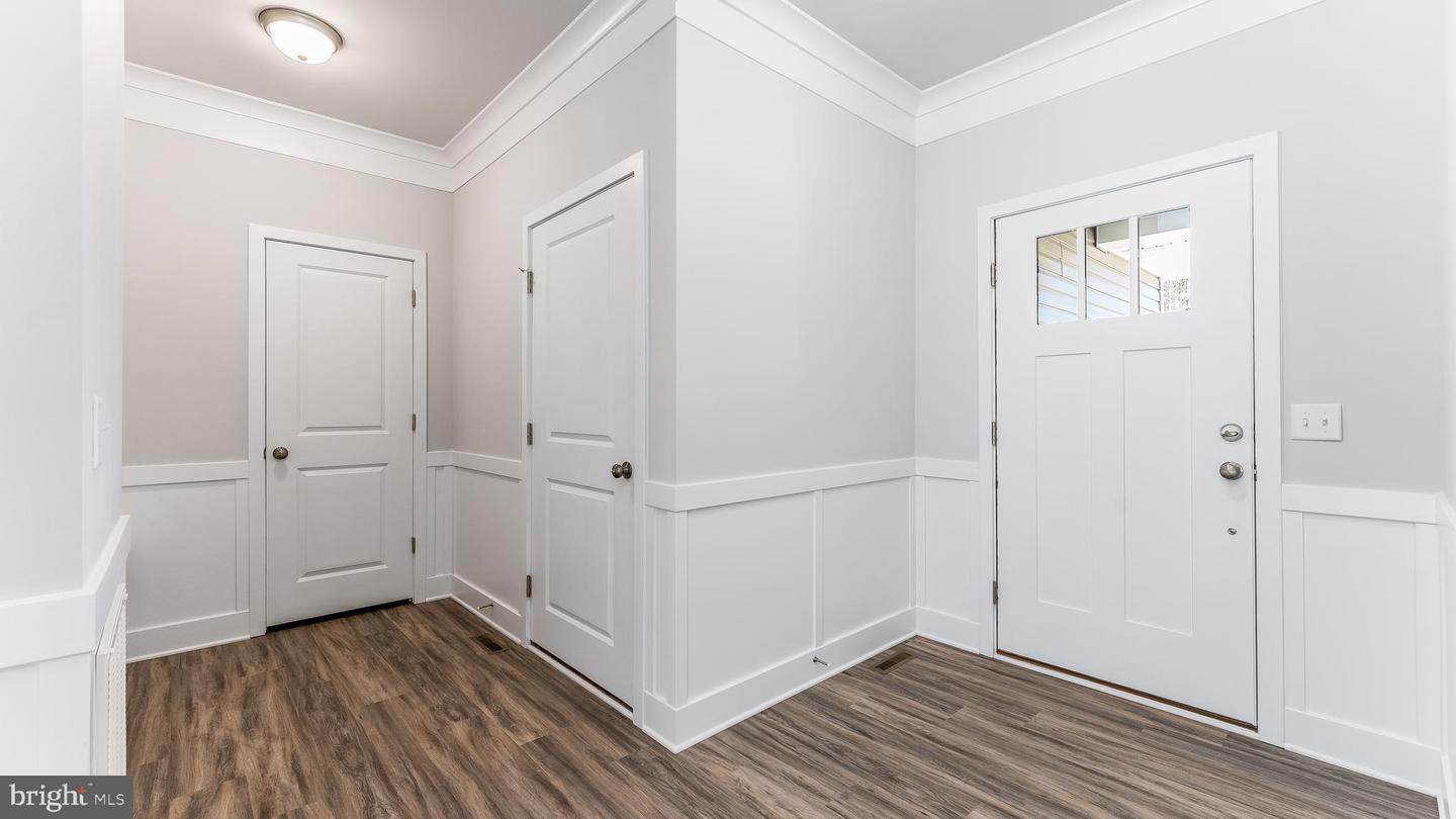 8938 Avon DRIVE
